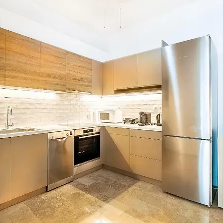 Luxurious 2bedroom Flat Near Center *